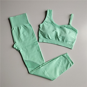 Ensemble de vêtements d'entraînement pour femmes, soutien-gorge de sport confortable et leggings extensibles pour la remise en forme, le yoga, la course à pied et les séances de gym - Product Image 6