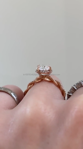 Bague de fiançailles solitaire en or jaune avec diamant taille ovale, éclat brillant, luxe intemporel, bijoux raffinés pour elle - Product Image 4