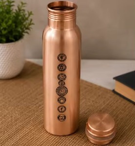 Bouteille isotherme moderne en cuivre pur de 900 ml avec finition laquée soyeuse, conçue pour les voyages - Product Image 2