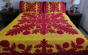 Magnifiques couvre-lits hawaïens brodés à la main en coton 100% jaune et rouge pour la décoration de la maison et des hôtels - Product Image 4
