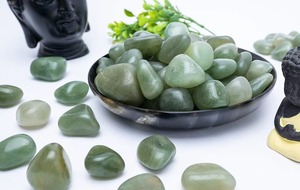 Piedras de Jade Verde Natural Pulimentadas, Forma Redondeada Irregular de 18-25 mm, Gema Natural de Calidad para Decoración del Hogar y Manualidades - Product Image 2