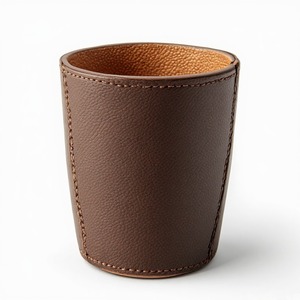 Mini macetero de cuero de diseño premium, creado para interiores contemporáneos con estilo atemporal y un atractivo decorativo artesanal. - Product Image 6