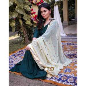 Conjunto de traje con cuello Kanchali en verde botella, talla XS, tela de gasa. - Product Image 5