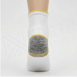 Chaussettes basses North Approach blanches avec logo jaune, respirantes pour adultes, usage décontracté estival, EU 42-46 UK 9-11 - Product Image 2