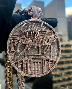 Colgante redondo con incrustaciones de moissanita incolora en plata 925, colgante personalizado estilo hip hop para raperos, para uso diario. - Product Image 2