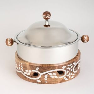 Casserole en métal avec pot extérieur en bois et couvercle doré, chauffe-plats pour service en hôtels, mariages et réceptions - Product Image 2
