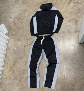 Vêtements de sport personnalisés de haute qualité, veste coupe-vent en nylon réfléchissant imperméable pour l'extérieur et ensemble de pantalon de survêtement pour homme - Product Image 2