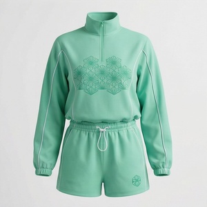 Conjunto Deportivo de 2 Piezas para Mujer, Top de Manga Larga con Bordado Geométrico Verde, Shorts por Encima de la Rodilla, Corte Holgado, Ropa de Primavera/Verano - Product Image 1