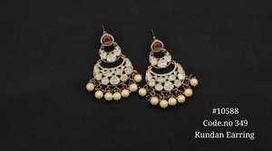 Boucles d'oreilles pendantes Kunda 10588, style victorien, plaquées, en laiton, avec perles et breloques, pierres CZ, bijoux floraux pour femmes, pour fêtes et mariages - Product Image 2
