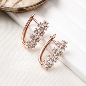 Nouvelle arrivée Clou d'oreille en or rose 18 carats à motif unique en diamant naturel pour le grossiste de bijoux faits à la main pour femmes - Product Image 2