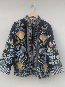 Chaqueta de terciopelo con bordado Suzani, estilo bohemio, étnico, vintage, hecha a mano, abrigo de diseñador a la moda. - Product Image 2