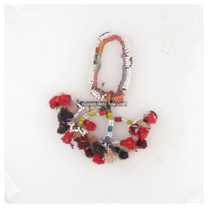Brazalete Banjara Vintage con Cuentas y Borlas - Pulseras Étnicas Tribales para Danza del Vientre, Brazaletes Gitanos Antiguos - Product Image 1