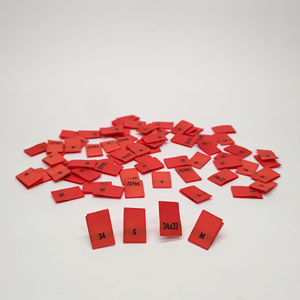 Étiquettes rectangulaires rouges personnalisées pour vêtements, étiquettes cousues lavables, étiquettes tissées pour vêtements - Product Image 1
