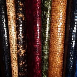 Matériau texturé en similicuir imprimé à effet croisé exceptionnel de qualité supérieure pour la fabrication de sacs à main, ceintures, chaussures et projets artistiques DIY de luxe - Product Image 4