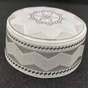Casquettes islamiques pour hommes sur mesure, brodées, casquettes musulmanes, casquettes de prière, casquettes d'Arabie Saoudite - Product Image 1