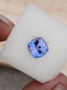 Tanzanita Azul Natural con Corte Cojín Púrpura, Gema de 7.60 mm y 2.10 Quilates con Juego de Color, Haram Gems Art - Product Image 4