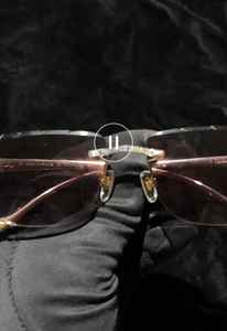 Lunettes de soleil sans monture style hip-hop avec diamants moissanite, verres dorés et marron - Product Image 2