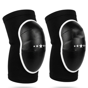 Protector de Codo para Boxeo, Color Blanco y Negro, Nuevo, Moderno, Personalizado, Correa Segura y Duradera, Espuma de Alta Densidad, Protección de Impacto Medio-Alto - Product Image 1