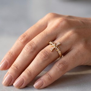 แหวนอินฟินิตี้ครอสประดับเพชรทรงกลมเพาะเลี้ยง แหวนทองคำขาว 14K เครื่องประดับงานแต่งงานสำหรับงานพิเศษสำหรับคนรัก - Product Image 5