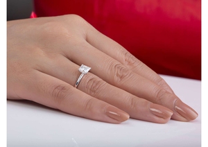 Anillo de Compromiso y Boda de Diamante Cultivado en Laboratorio, Corte Cuadrado, Oro de 18 Quilates Premium, 1.960CT, Color D, Certificado IGI, Joyería de Lujo - Product Image 3