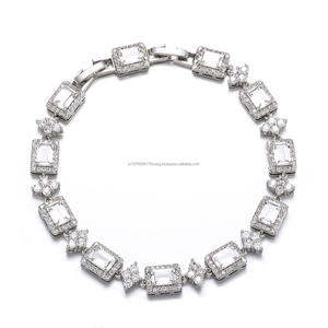 Elegante Pulsera Rectangular con Eslabones, Piedras Centrales Transparentes y Detalles Brillantes para Minoristas de Joyería de Moda - Product Image 1