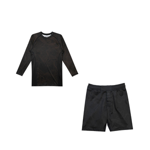 Ensemble de vêtements d'arts martiaux pour garçons, avec rashguard à manches longues bicolore et short de bain noir à séchage rapide - Product Image 3
