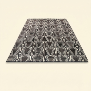 Alfombra de Lana Tejida a Mano, Diseño Tribal Peaks en Color Carbón y Marfil, Ecológica, Antideslizante, Moderna, Rectangular, Geométrica, para Sala de Estar u Hotel - Product Image 2