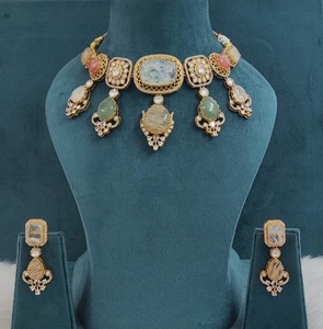 Ensemble de colliers inspiré de Sabyasachi, qualité supérieure, allure luxueuse, s'accorde avec les tenues occidentales et ethniques, parfait pour les soirées. - Product Image 5