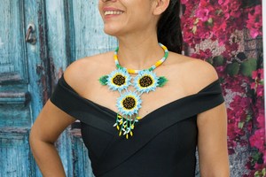 Collier triple tournesol pour anniversaire, Noël, mariage, anniversaire de mariage - Product Image 4