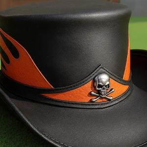Chapeau haut de forme en cuir noir fait main de qualité supérieure, personnalisé, avec crâne flamboyant orange, style motard, steampunk, gothique - Product Image 2