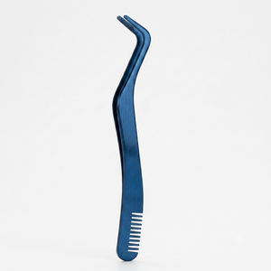 Pinzas Curvas de Acero Inoxidable con Punta Serrada en Forma de C de Precisión para Extensiones de Pestañas 3D - Product Image 1