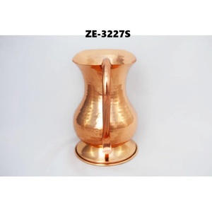 Carafe en métal artisanale de luxe, pichet à eau vintage pour la maison moderne, la cuisine, le restaurant et la décoration d'hôtel, élégant et écologique - Product Image 3