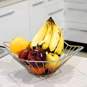 Panier de rangement contemporain en métal maillé, organisateur de placard durable pour la maison - Product Image 1