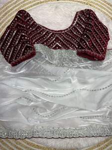 Blusa de Satén Elegante Estilo Boutique India con Diseño Étnico para Fiestas y Bodas, Tela Suave, Última Moda en Ropa Femenina - Product Image 5