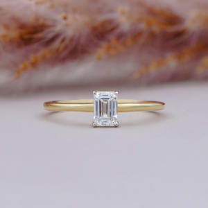Anillo de compromiso clásico con diamante de corte esmeralda en oro amarillo certificado, anillo solitario, joyería de diamantes de lujo para mujer - Product Image 1