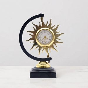 Horloge de bureau, design soleil doré, base noire, mouvement à quartz, fonctionne à piles, forme circulaire en métal, analogique, fonction snooze, moderne - Product Image 4