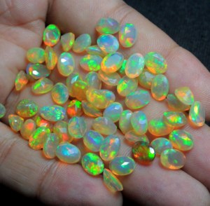 Opale d'Éthiopie naturelle Welo, taille facetée, forme ovale, jeu de couleurs multibrillantes, vente en gros - Product Image 3