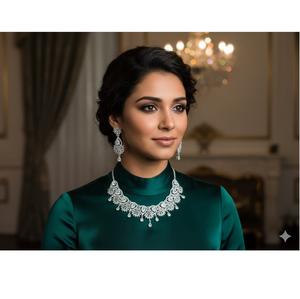 Collier en laiton plaqué argent avec finition anti-ternissement, bijoux tendance pour femmes, à porter au quotidien et pour les soirées - Product Image 1