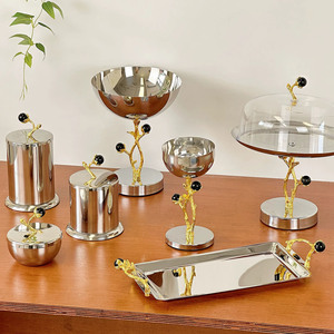 Ensemble d'encensoirs argentés et dorés avec tiges en forme de branche, accents sphériques noirs, pot recouvert et plateau miroir pour parfumer - Product Image 6
