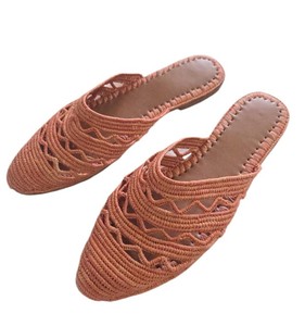 Mules de Rafia Natural para Mujer Talla 40, Pantuflas Marroquíes Hechas a Mano, Sandalias Boho de Verano, Zapatos con Suela de Cuero Talla UK 6.5 / US 8.5 - Product Image 1