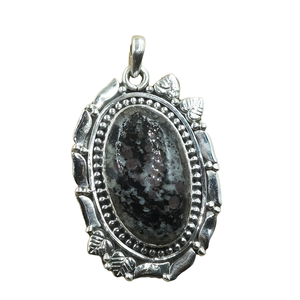 Pendentif en pierre précieuse Edulite naturelle, argent sterling 925, fait main, vintage, ovale, cabochon, bijou bohème, cadeau pour femme, unisexe - Product Image 1