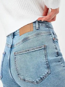 Jeans de Mezclilla para Mujer con Mezcla de Telas Cómodas y Atractivo Moderno - Product Image 4