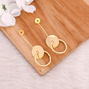 Boucles d'oreilles clous élégantes plaquées or faites à la main pour femme, de qualité supérieure, style classique, bijoux tendance pour les soirées - Product Image 3
