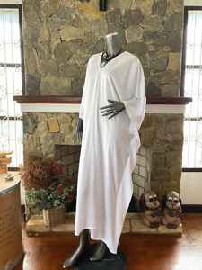 ชุดเดรสคาฟทันผ้าเรยอนสีขาว ดีไซน์หรูหรา คอวี ทรงหลวม ไซส์ใหญ่ ใส่สบาย เหมาะสำหรับใส่ไปเที่ยวพักผ่อน - Product Image 4