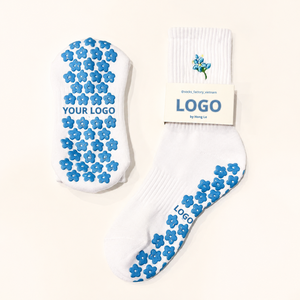 Chaussettes antidérapantes personnalisées en gros pour le yoga avec logo – Fabricant prenant en charge la personnalisation en petites séries - Product Image 2