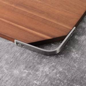 Elegante Tabla de Cortar de Madera, Duradera, con Acabado Liso y Asa Metálica Estilizada, Ideal para Cortar, Servir y Usar en la Cocina - Product Image 3