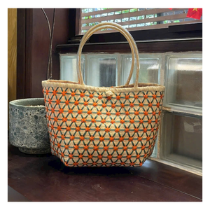 Sac à main carré unique et tendance, fabriqué à la main en PVC tressé, avec deux poignées, design ouvert, couleurs estivales contrastées, conçu pour les femmes - Product Image 3