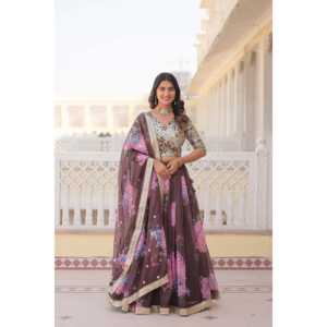 Blusa bordada de seda rusa con lentejuelas ricas con Dupatta impresa digital bordada de diseñador - Product Image 1