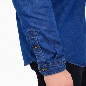 Chemise en jean pour homme, look denim haut de gamme personnalisé, boutons classiques sur le devant, coupe moderne décontractée, style quotidien confortable, deux poches poitrine. - Product Image 4