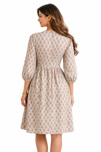 ชุดเดรสลำลองผู้หญิงลายดอกไม้สีเทาสุดหรู พิมพ์ลายด้วยมือ คอกลม แขนยาว มีกระเป๋าข้าง ใส่สบาย - Product Image 6